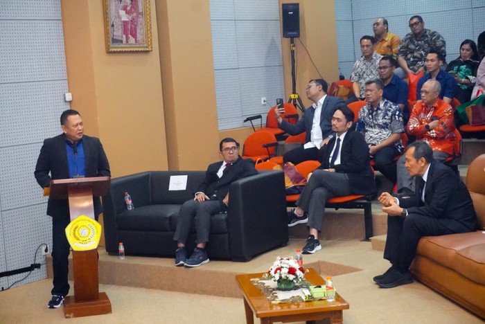 [Bamsoet Bicara Competitive Intelligence, Bahas soal Reputasi BUMN: Strategi Bisnis yang Membuat Indonesia Bersaing]