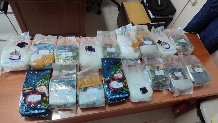 Barang bukti 17,29 kilogram sabu yang disita polisi dari tersangka.