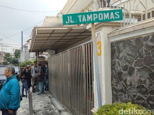 Bareskrim Sita Kiloan Emas Batangan dari Rumah di Jalan Tampomas Surabaya