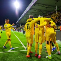 Kemenangan Bodo/Glimt dari Inter Milan bukan satu-satunya hal yang jadi pemberitaan di pertandingan Liga Champions beberapa waktu lalu. Seorang penonton menuai atensi karena kecantikan. Foto: via REUTERS/Thomas Andersen