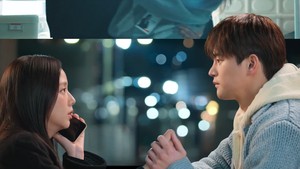 Yang pasti dari semua cowok yang udah disebutin, cuma Seo In Guk yang ril. Di Boyfriend on Demand yang akan tayang 6 Maret mendatang, dia memerankan rekan kerja Mi Rae di kantor, Kyeong Nam. (Foto: dok. Netflix)