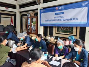 BRI Gelar Pemeriksaan Kesehatan Gratis-Tanam 100 Pohon di Sumerta Kelod