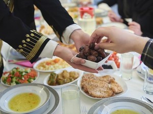 5 Tradisi Buka Puasa Bersama yang Bikin Ramadan di Indonesia Lebih Semarak