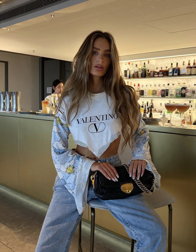 Selain aktif di dunia modeling, Dietze juga membangun label slow fashion berbasis Melbourne bernama The House of Pet Snake. Namun untuk sementara, fokusnya tertuju pada persiapan untuk melaju ke ajang Miss Universe Australia 2026 yang akan digelar pada 2026, yang mana usianya nanti sudah 39 tahun. Foto: dok. Instagram @christina_dietze