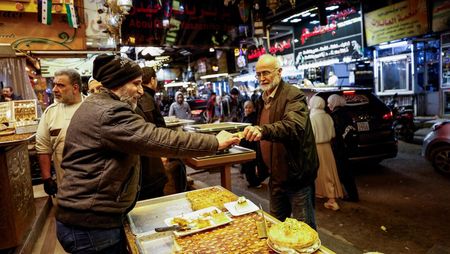 Damaskus Bersolek dengan Ornamen dan Hidangan Khas Ramadan