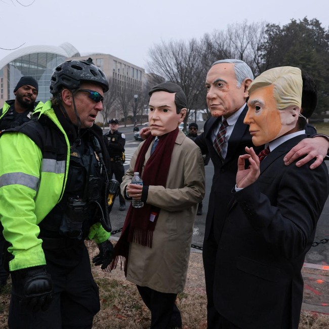 Demo Warnai Pertemuan Dewan Perdamaian, Isu Palestina Menggema di Washington