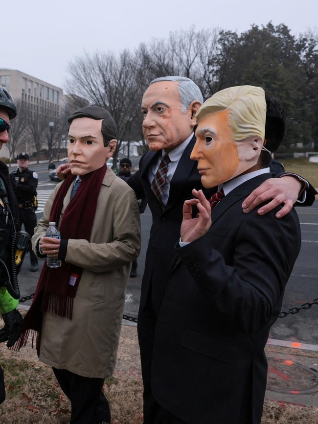 Demo Warnai Pertemuan Dewan Perdamaian, Isu Palestina Menggema di Washington