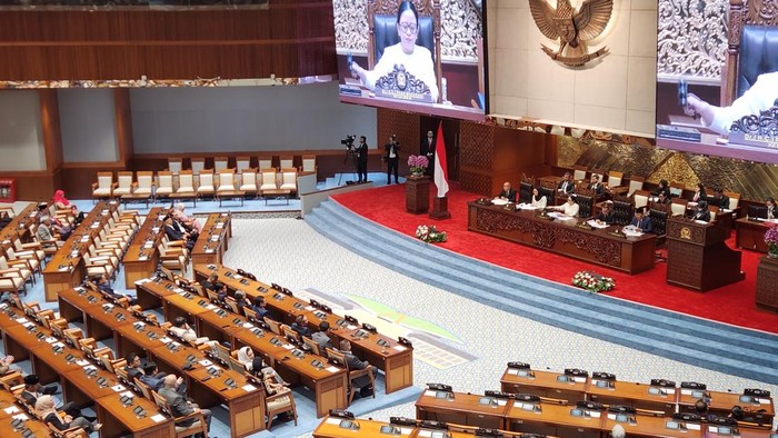 DPR menggelar rapat paripurna ke-14 penutupan masa persidangan III tahun sidang 2025-2026, Kamis (19/2/2026). Sebanyak 293 anggota DPR hadir dalam rapat paripurna.