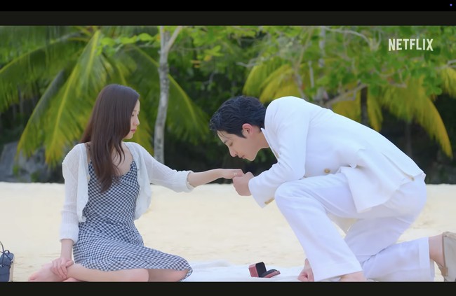 Ada pula pertemuan Jisoo BLACKPINK dengan Lee Soo Hyuk yang magis di istana kerajaan. Keduanya menikmati kencan sambil menaiki kapal pesiar hingga dapat hadiah romantis di pantai. Foto: dok. Netflix