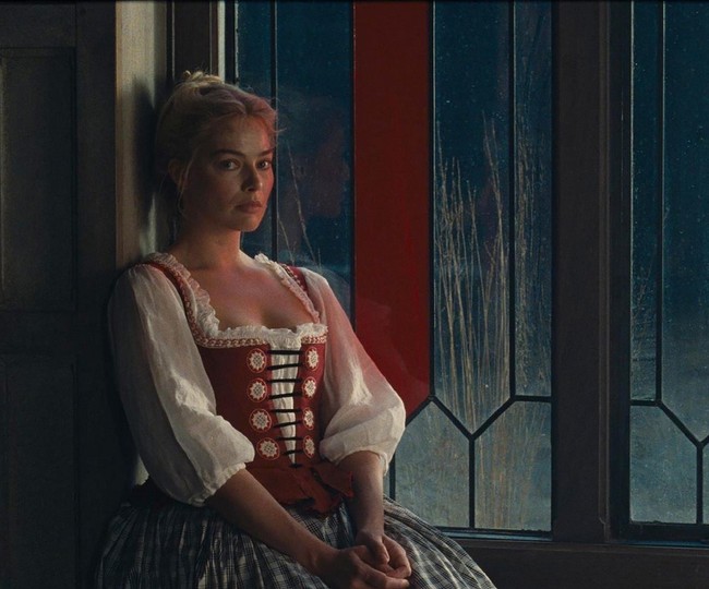 Adalah sosok penata rambut dan makeup Sian Miller yang sukses menerjemahkan keinginan sutradara Wuthering Heights. Dia dan Emerald Fennel menyiapkan mood board bersama untuk film mereka mulai dari visual yang ingin ditampilkan, warna, tone hingga bentuk. Foto: Dok. Warner Bros. Pictures