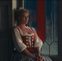 Adalah sosok penata rambut dan makeup Sian Miller yang sukses menerjemahkan keinginan sutradara Wuthering Heights. Dia dan Emerald Fennel menyiapkan mood board bersama untuk film mereka mulai dari visual yang ingin ditampilkan, warna, tone hingga bentuk. Foto: Dok. Warner Bros. Pictures