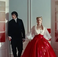 Wuthering Heights merupakan film yang disutradari Emerald Fennell. Film yang diadaptasi dari novel karya Emily Bronte yang dirilis pada 1847, dibintangi Margot Robbie sebagai Cathy dan Jacob Elordi sebagai Heathcliff. Foto: Dok. Warner Bros. Pictures