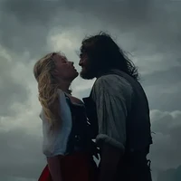 “Kami mengambil referensi dari berbagai sumber, mulai dari seni rupa, fotografi, lanskap, film, hingga mode,” kata Sian Miller. Foto: Dok. Warner Bros. Pictures