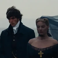 Detail makeup hingga kostum dalam film yang rilis di bioskop jelang Valentine ini pun jadi sorotan. Tampilan dua pemeran utamanya seolah menggambarkan emosi tokoh yang mereka perankan, liar dan penuh gairah. Foto: Dok. Warner Bros. Pictures