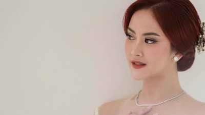Gabriella Larasati Menyala Berambut Merah Saat Tunangan