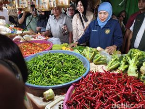 Gubernur Khofifah Sidak Harga Awal Ramadan di Pasar Larangan Sidoarjo