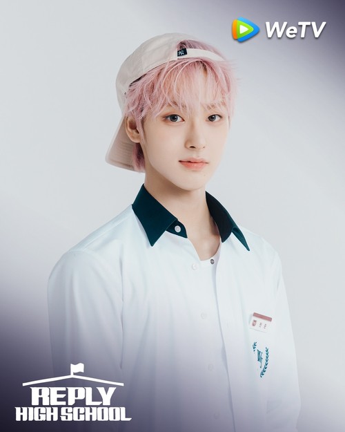 Trainee SM Entertainment, Hyunjun, tergabung dalam proyek grup SMTR25 dan tampil di variety show Reply High School.