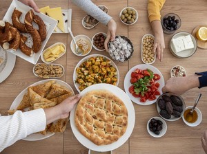 Bacaan Doa Makan Sahur Beserta Niat Puasa dan Amalan Sunnahnya