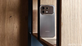 Ini adalah Infinix Note 60 Pro varian Mist Titanium Foto: Adi Fida Rahman/detikINET