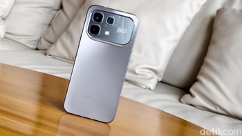 Infinix juga menyematkan self-healing battery technology yang dirancang untuk menjaga kesehatan baterai hingga enam tahun pemakaian. Sistem pendingin 3D Vapor Chamber turut hadir untuk menjaga suhu tetap stabil, dengan klaim penurunan suhu hingga 3 derajat saat penggunaan berat. Foto: Adi Fida Rahman/detikINET