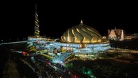Jamaah dari berbagai daerah di Kalimantan Timur memadati Masjid Negara IKN untuk melaksanakan tarawih perdana 1 Ramadan 1447 H pada Rabu (18/02/2026). Foto: Humas Otorita IKN