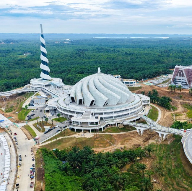 Interior Masjid Negara IKN yang Dipakai buat Salat Tarawih Perdana