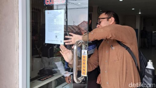 OJK mencabut izin usaha PT Bank Perekonomian Rakyat Kamandana Bali pada Rabu (18/2/2026) karena fraud. (dok. OJK)