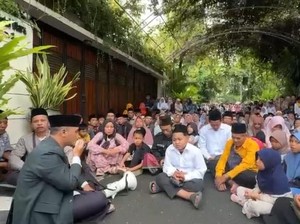 Viral Warga Tahlilan di Tembok Ratapan Solo, Apa Kata Ajudan Jokowi?