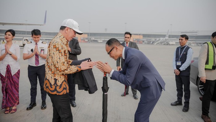 Presiden ke-7, Joko Widodo tiba di India untuk menghadir Bloomberg New Economy Forum.
