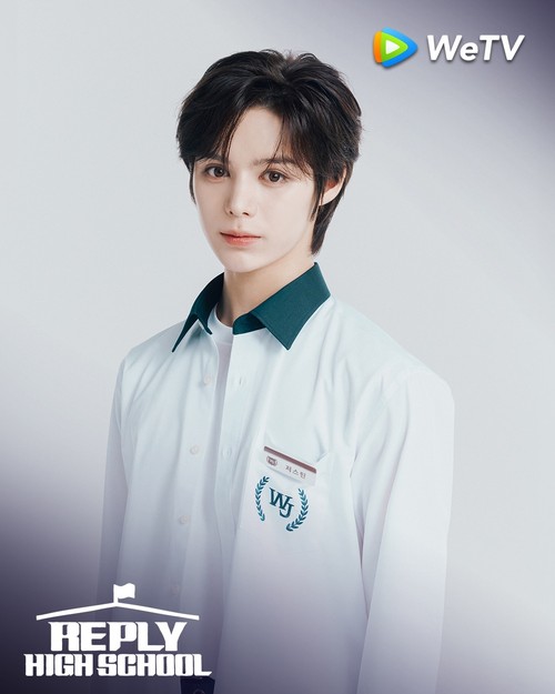 Trainee SM Entertainment, Justin, tergabung dalam proyek grup SMTR25 dan tampil di variety show Reply High School.