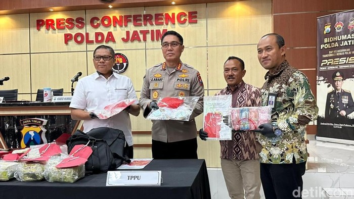 Kabid Humas Polda Jatim, Kombes Jules Abraham Abast