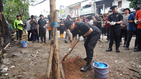 Potret Gerakan Bang Jasri, Polda Metro Korve di Kolong Tol Priok