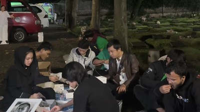 Rencana Istri Mau Lebaran di Makam Epy Kusnandar
