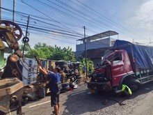 Detik-detik Tabrakan Beruntun 3 Truk di Mojokerto gegara Sopir Ngantuk