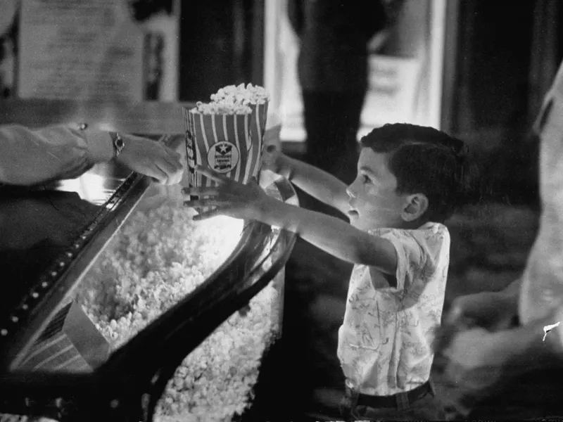 Kisah Popcorn Jadi Camilan Wajib Bioskop Kisah Popcorn Jadi Camilan Wajib Bioskop