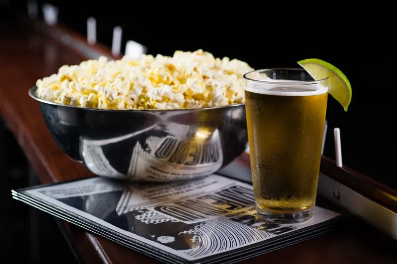 Kisah Popcorn Jadi Camilan Wajib Bioskop Kisah Popcorn Jadi Camilan Wajib Bioskop
