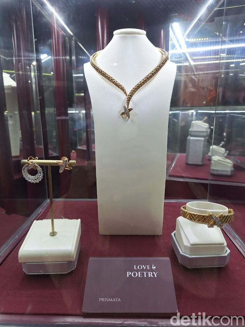 Koleksi Perhiasan Love Poetry Promise Ring kolaborasi Frank & co. dan Monica Ivena.