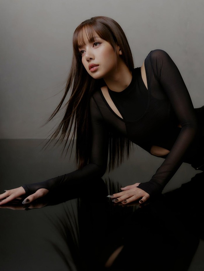 Lisa BLACKPINK jadi guest designer koleksi busana wanita Kith Spring 2026.