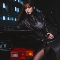 Salah satu item yang paling mencuri perhatian adalah Hera Convertible Leather Coat. Terbuat dari kulit domba asli dengan banyak detail zipper, yang bisa di-styling untuk pemakaian berbeda. Foto: dok. Kith