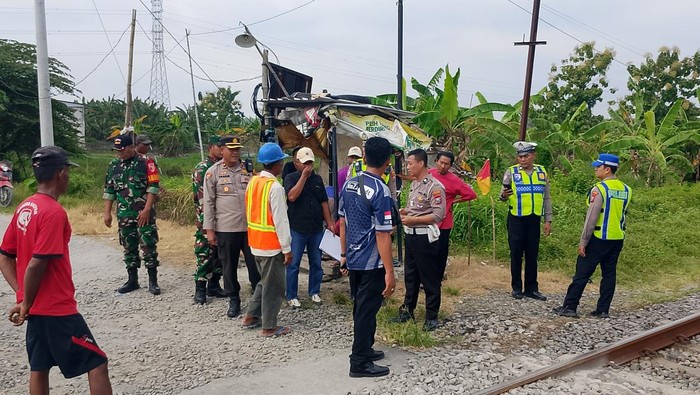 Lokasi lansia tewas tertabrak kereta di Lamongan