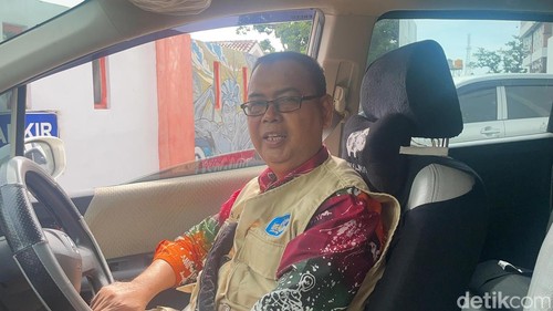 Mantan Kepala Dikbud NTB, Aidy Furqan, seusai diperiksa dugaan korupsi DAK Dikbud NTB 2023 di Kejati NTB, Kamis (19/2/2026). (Foto: Abdurrasyid Efendi/detikBali)