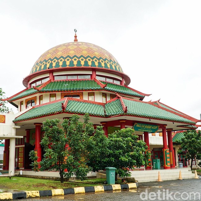 Masjid Babah Alun Desari Tawarkan Ruang Ibadah Bernuansa Tiongkok