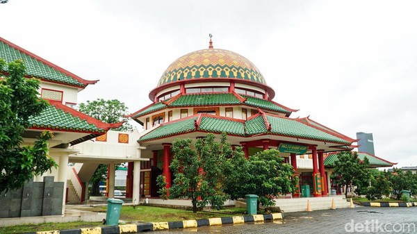 Masjid Babah Alun Desari Tawarkan Ruang Ibadah Bernuansa Tiongkok