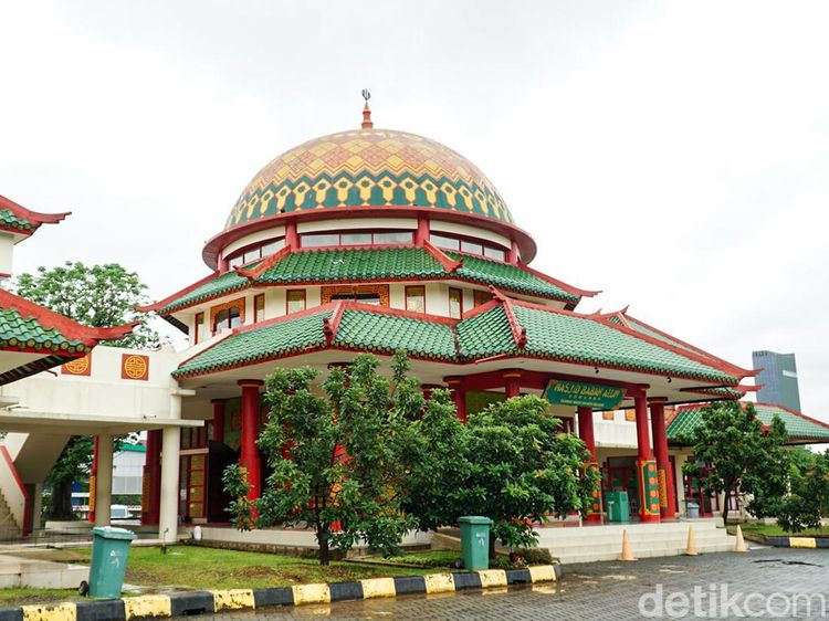 Masjid Babah Alun Desari Tawarkan Ruang Ibadah Bernuansa Tiongkok