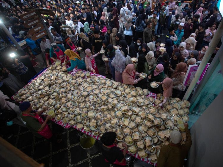 Masjid Jogokariyan Bagikan Ribuan Porsi Takjil Gratis Setiap Hari saat Ramadan