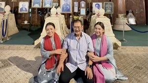 Foto Mayangsari Ziarah ke Makam Pak Harto Bareng Suami & Anak Jelang Ramadhan