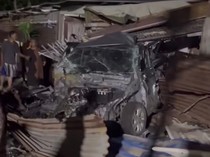 Mobil di Jakut Ringsek Usai Serempet Kereta Barang, 2 Bedeng Rusak