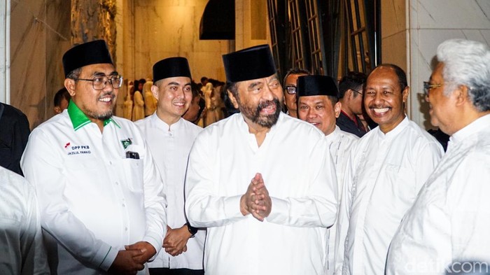 Partai NasDem menggelar kegiatan buka puasa bersama anak yatim di NasDem Tower, Jakarta Pusat, Kamis (19/2/2026). Acara tersebut berlangsung dalam suasana hangat dan penuh kebersamaan, serta dihadiri sejumlah tokoh nasional dan pimpinan partai.