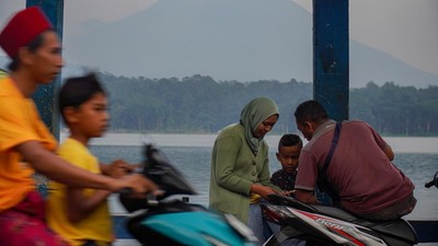 Ngabuburit Sambil Nikmati Alam di Ranu Klakah