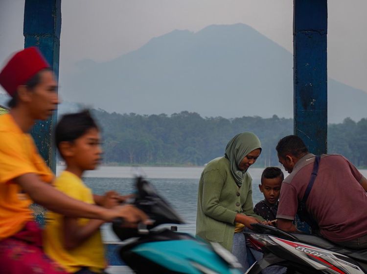 Ngabuburit Sambil Nikmati Alam di Ranu Klakah